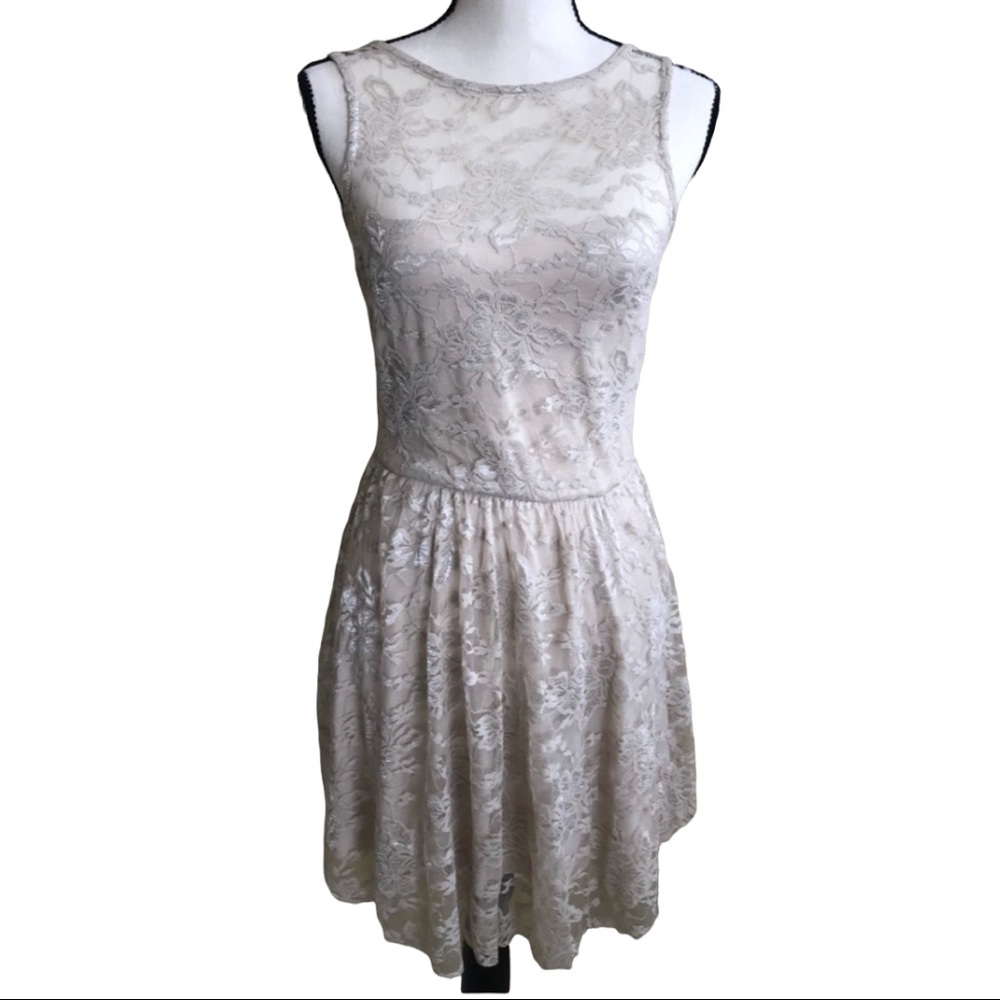 LOVE Summer laced dress open V back size small